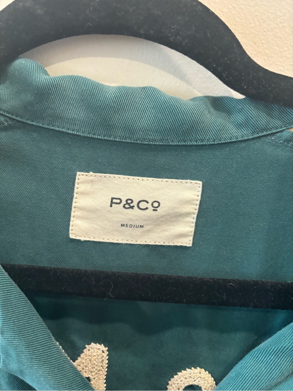 Casual Teal Short-Sleeve Button-Down Shirt with Cream Trim - Picture 3 of 3